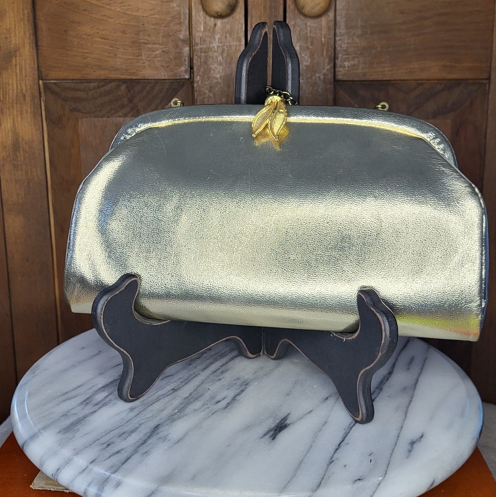 Elegant Gold Women's Clutch - Picture 1 of 15
